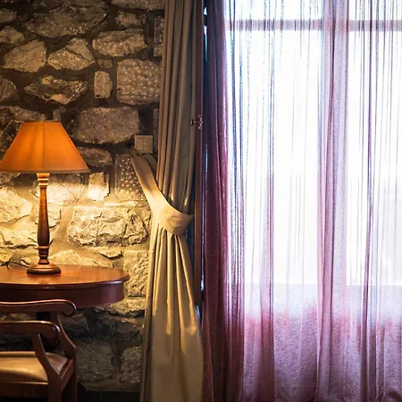 Itilo Traditional فندق Néon Oítilon