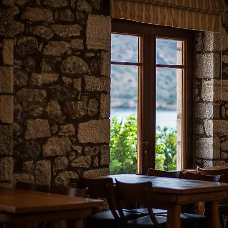 فندق Itilo Traditional Néon Oítilon