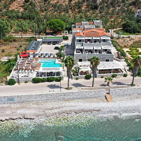 Itilo Traditional Hotell 4*
