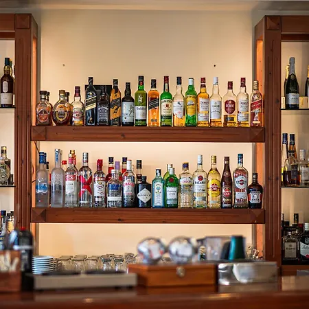 Itilo Traditional 4* Néon Oítilon