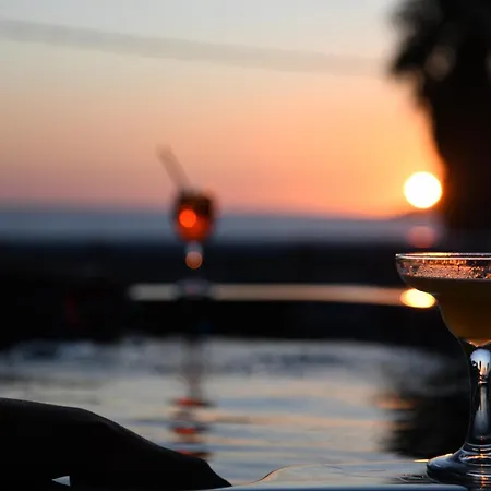 Itilo Traditional 4* Néon Oítilon