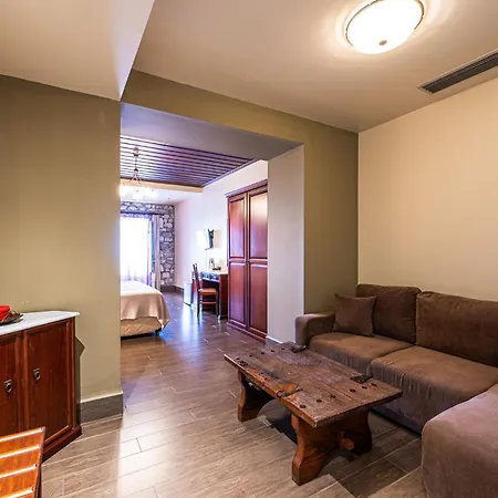 Itilo Traditional 4* Néon Oítilon