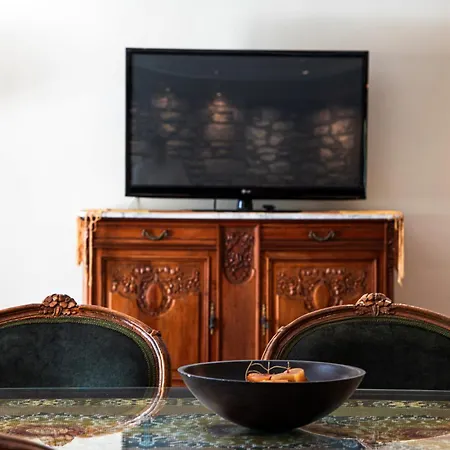 Itilo Traditional 4* Néon Oítilon