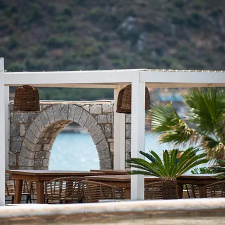 Itilo Traditional Hotel 4*