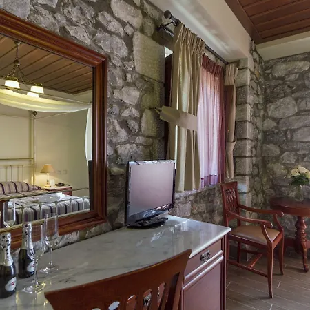 Hotel Itilo Traditional Néon Oítilon