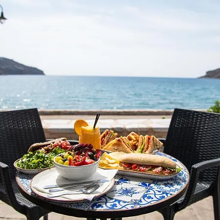 Itilo Traditional Hotel 4*