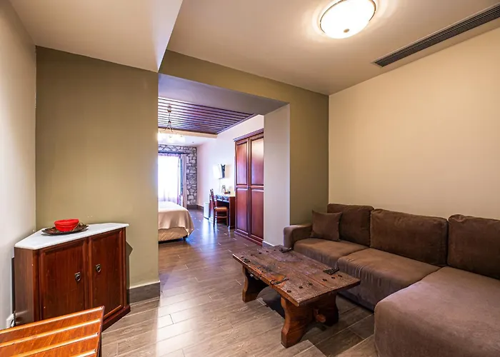 Itilo Traditional 4* Néon Oítilon