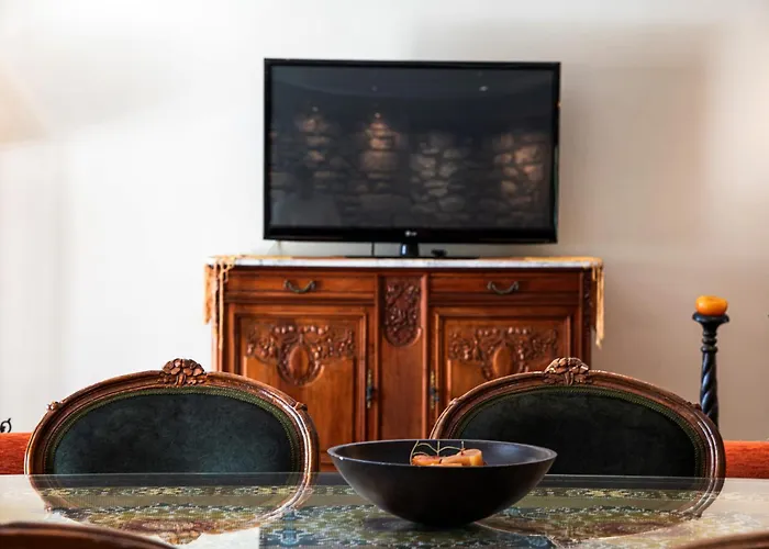 Itilo Traditional 4* Néon Oítilon