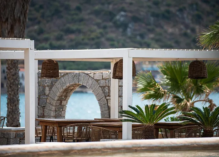 Itilo Traditional Hotel 4*