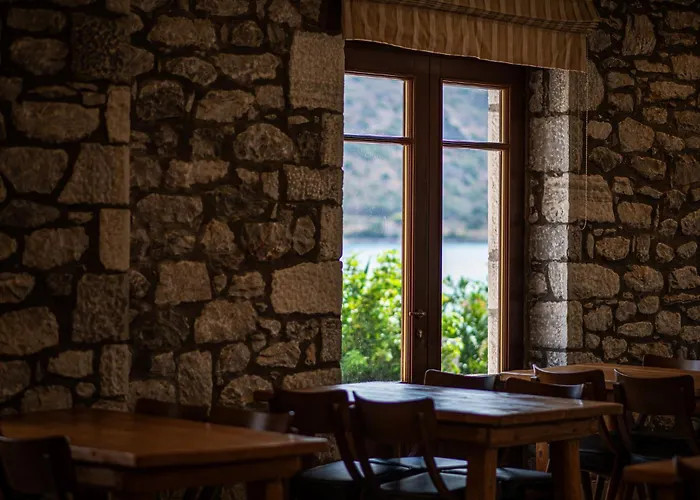 Hotel Itilo Traditional Néon Oítilon