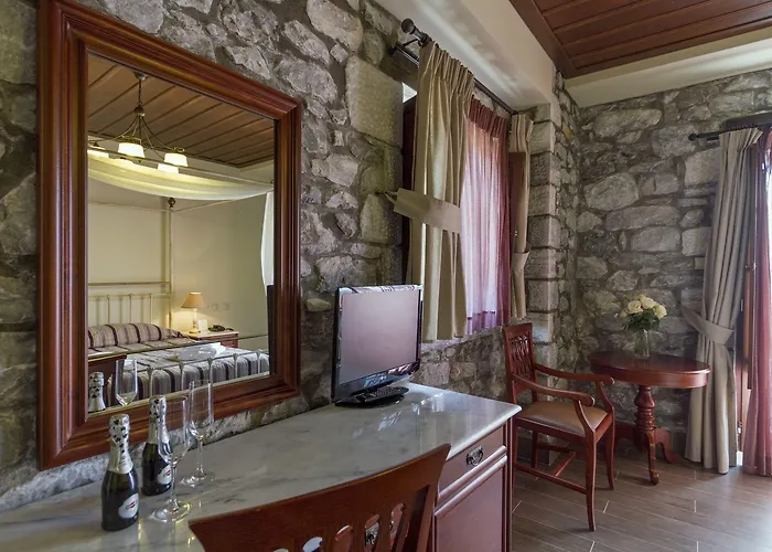 Hotel Itilo Traditional Néon Oítilon